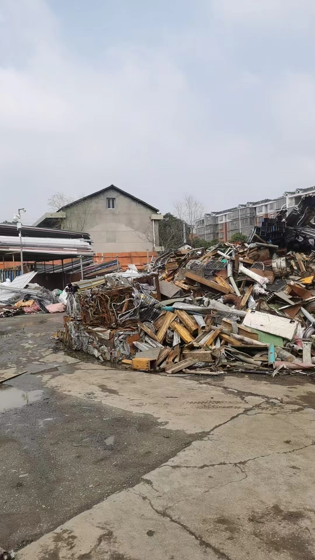 收購閑置廠礦，廢銅，廢鋁，廢鐵，各種機電設備等。